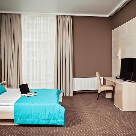 Hotel Versailles 루치크 외부 사진