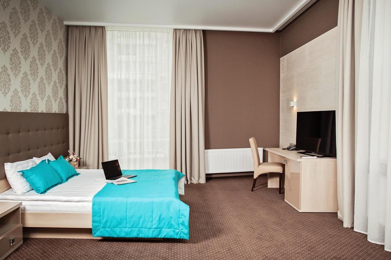 Hotel Versailles 루치크 외부 사진