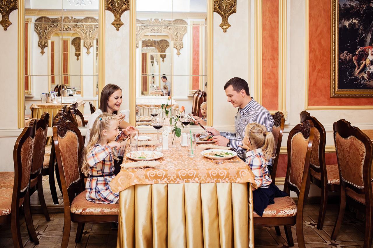 Hotel Versailles 루치크 외부 사진