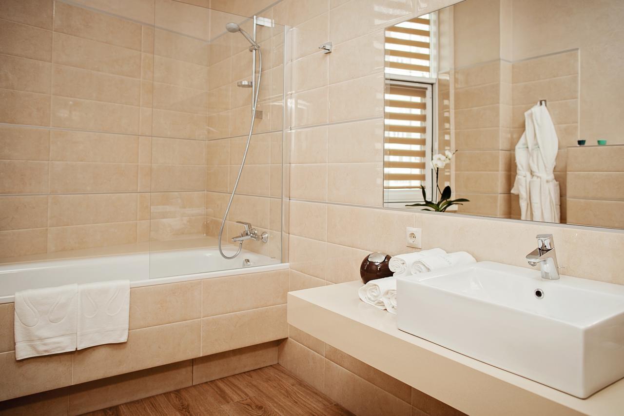 Hotel Versailles 루치크 외부 사진
