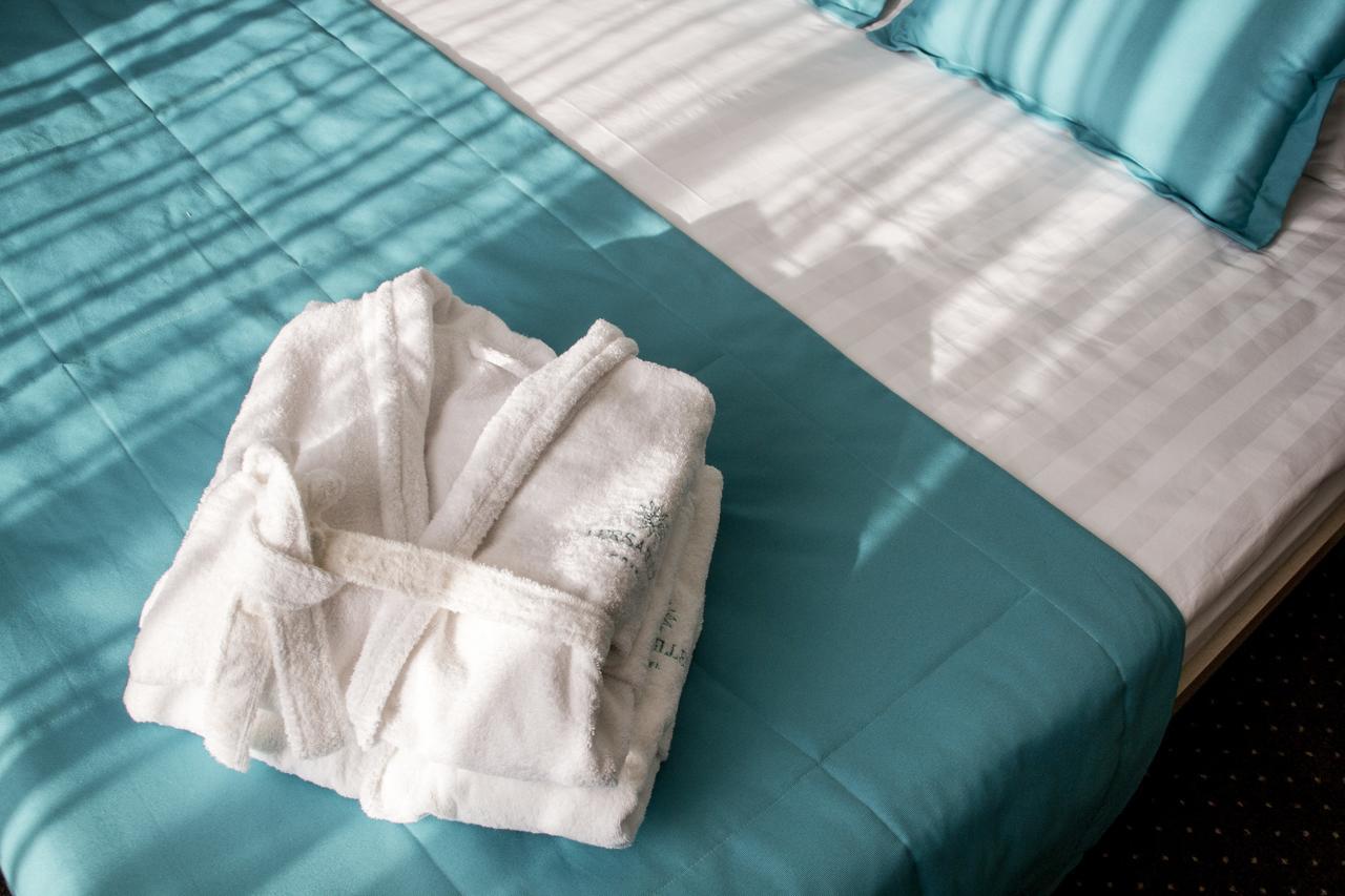 Hotel Versailles 루치크 외부 사진