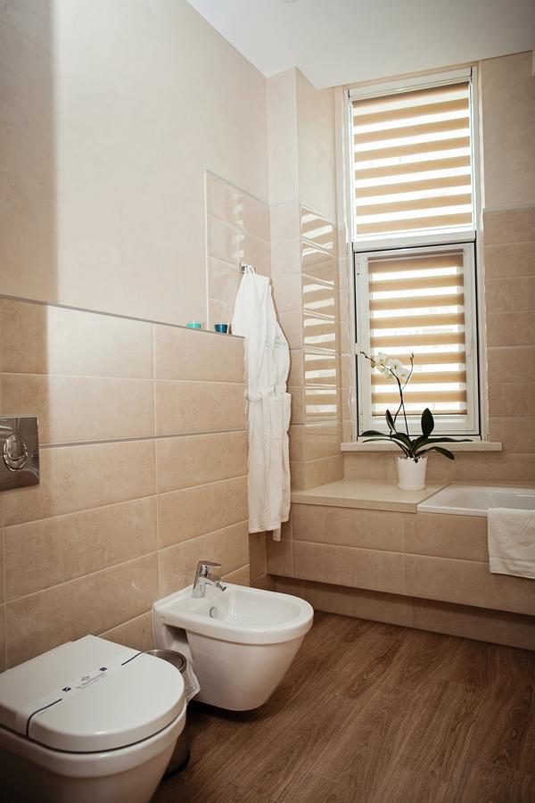 Hotel Versailles 루치크 외부 사진